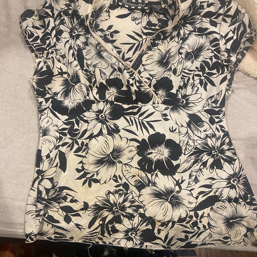 Y2K V - Neck crossbody Floral Black and White Women's Top